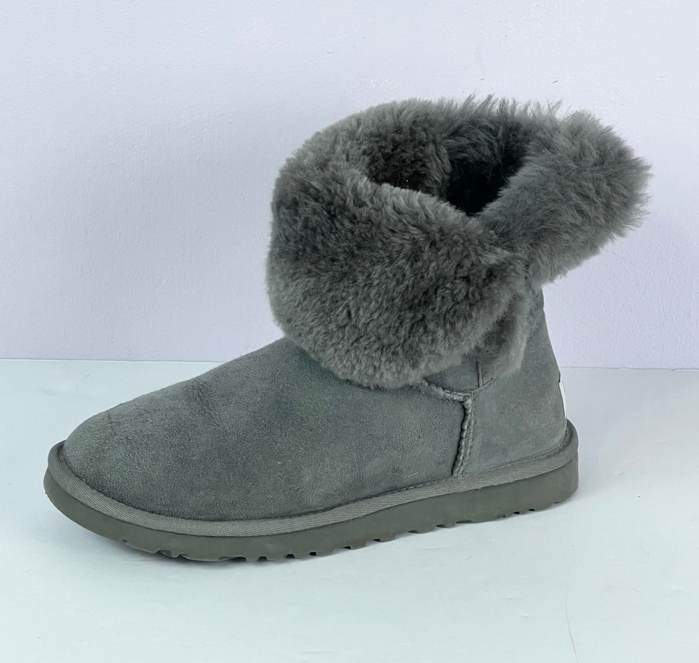 UGG Bailey Button II Boots Womens Sz 6 Gray Suede Sheepskin S/N 5803